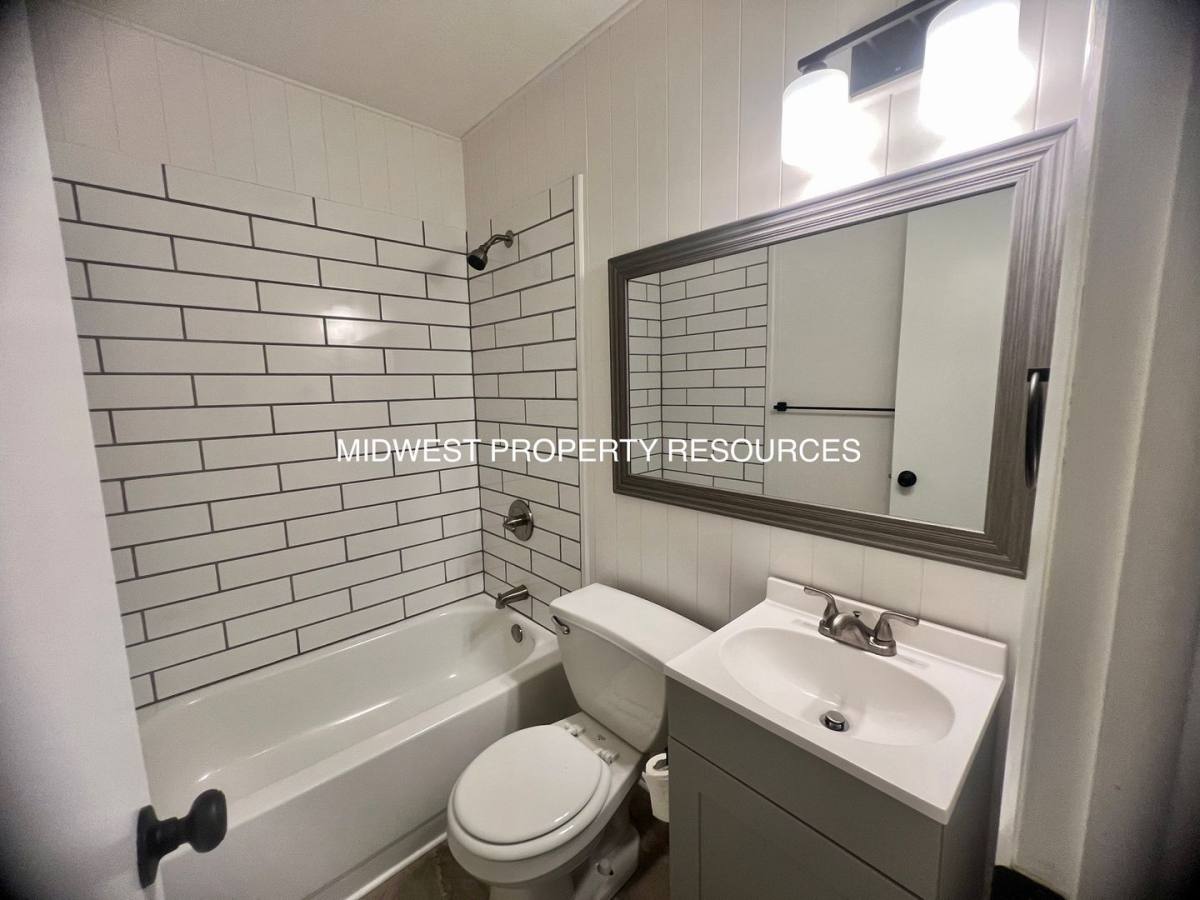 Townhouse for rent at 10607 E 78th Terrace, Kansas City, MO 64138