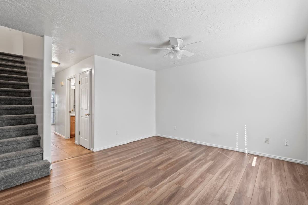 472 E 2100 N, Ogden, UT 84414 - Townhouse for Rent - Image 4