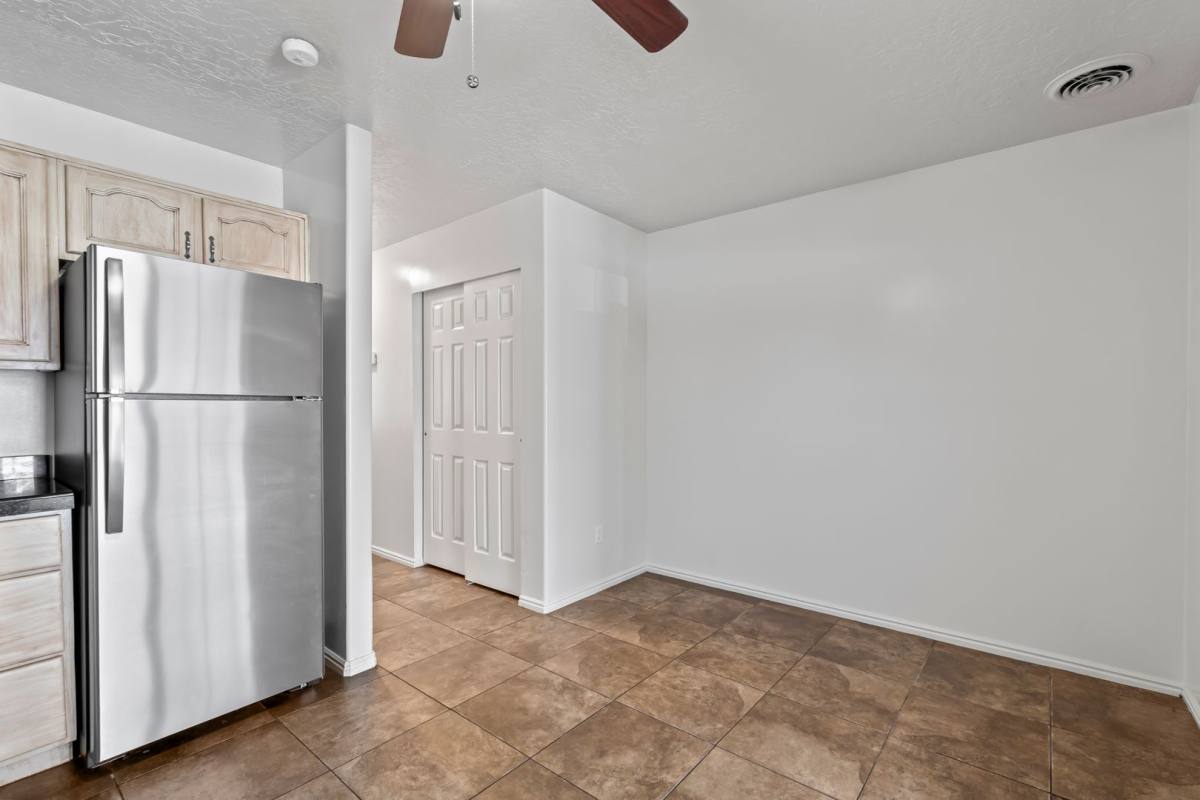 472 E 2100 N, Ogden, UT 84414 - Townhouse for Rent - Image 3