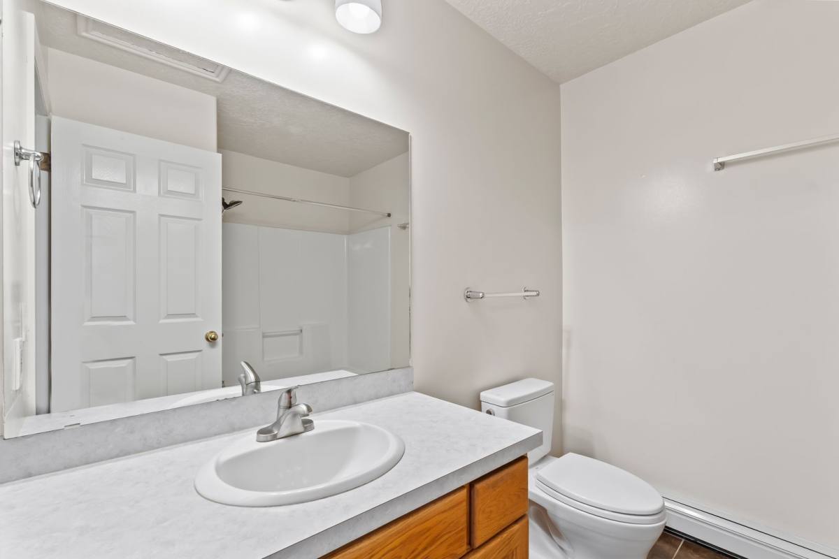 472 E 2100 N, Ogden, UT 84414 - Townhouse for Rent - Image 6