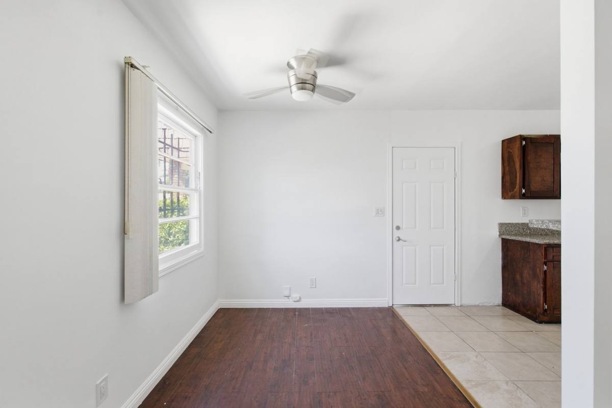 Apartment for rent at 534-536 E Hyde Park Place, Inglewood, CA 90302