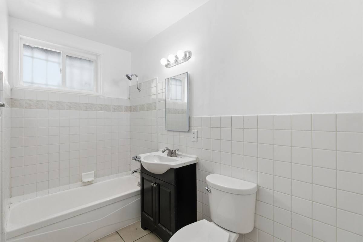 Apartment for rent at 534-536 E Hyde Park Place, Inglewood, CA 90302