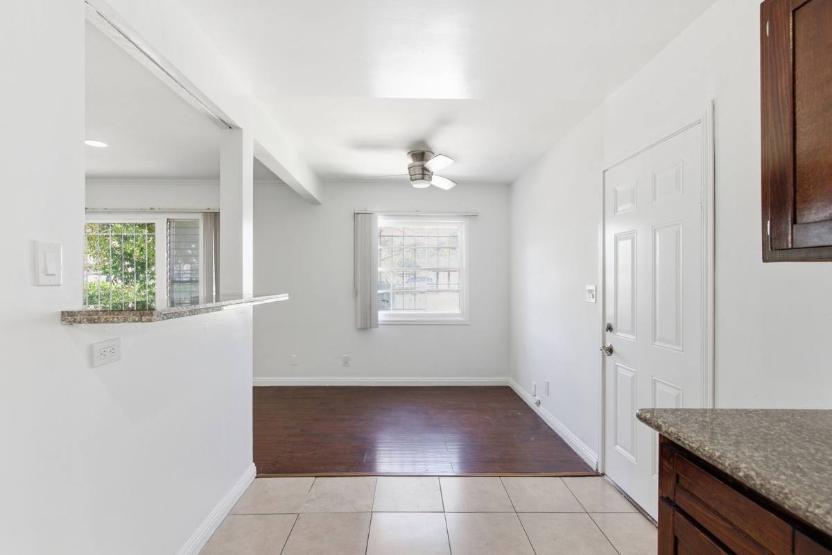 Apartment for rent at 534-536 E Hyde Park Place, Inglewood, CA 90302