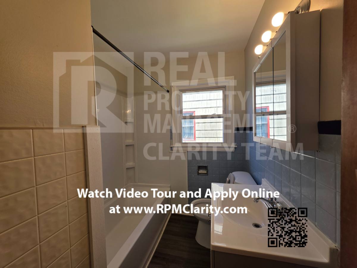 House for rent at 1718 Giant St, Toledo, OH 43613