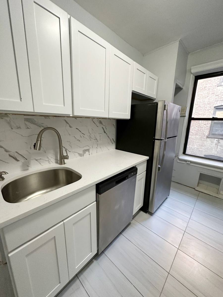 Apartment for rent at 114 Glenwood Ave, Jersey City, NJ 07306