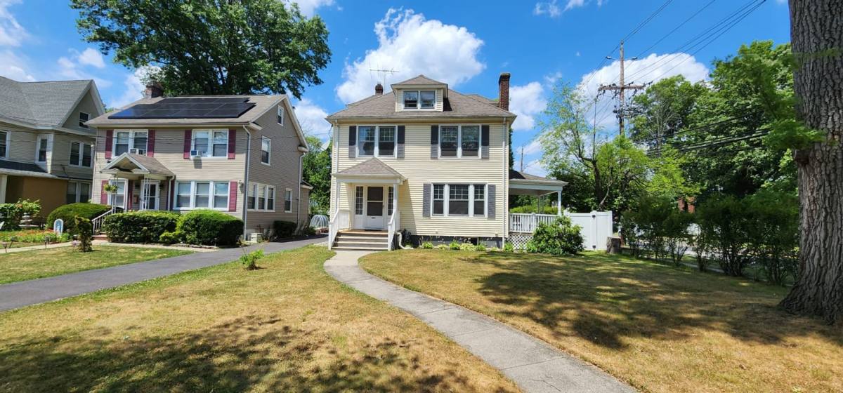 House for rent at 202 W 4 Ave, Roselle, NJ 07203