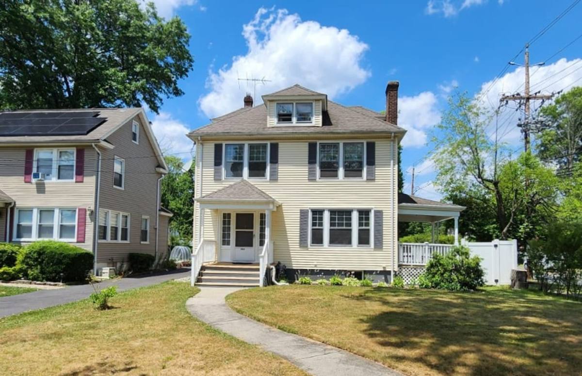 House for rent at 202 W 4 Ave, Roselle, NJ 07203