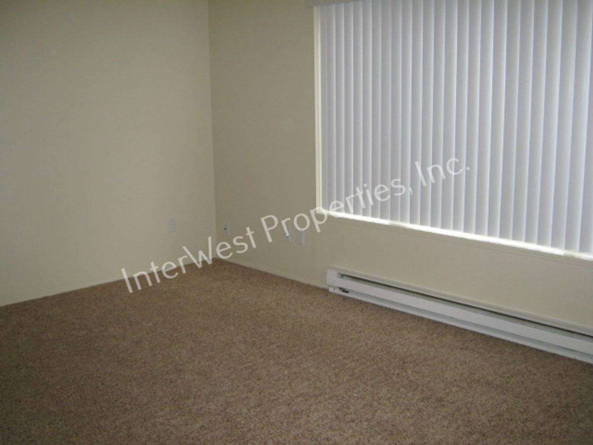Apartment for rent at 1010 - 1040 W Powell Blvd, Gresham, OR 97030