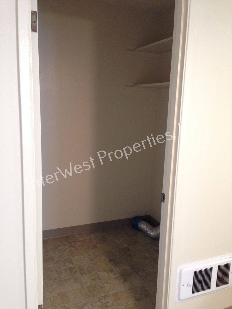 Apartment for rent at 1010 - 1040 W Powell Blvd, Gresham, OR 97030