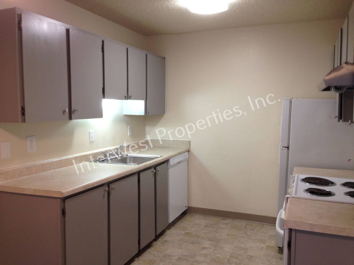 Apartment for rent at 1010 - 1040 W Powell Blvd, Gresham, OR 97030