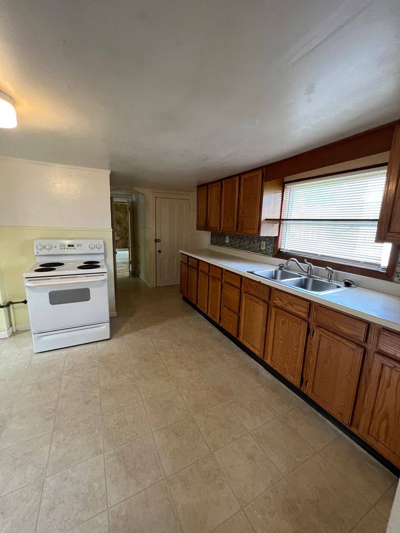 Apartment for rent at 41 3rd Ave, Gloversville, NY 12078