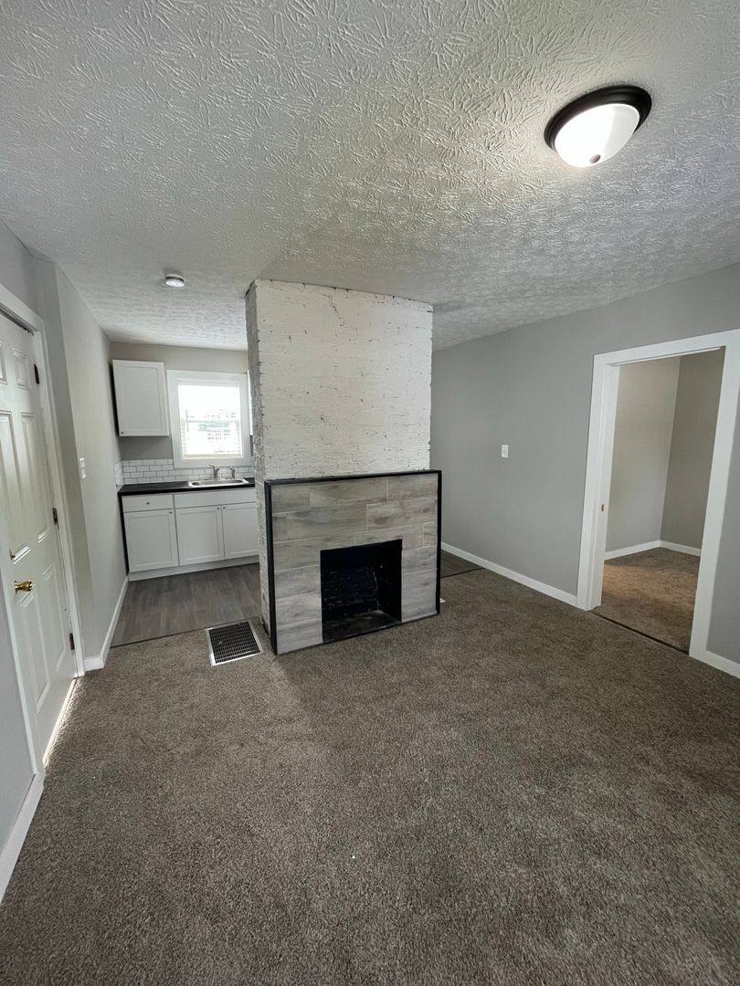 Apartment for rent at 15-17 5th St, Roseville, OH 43777