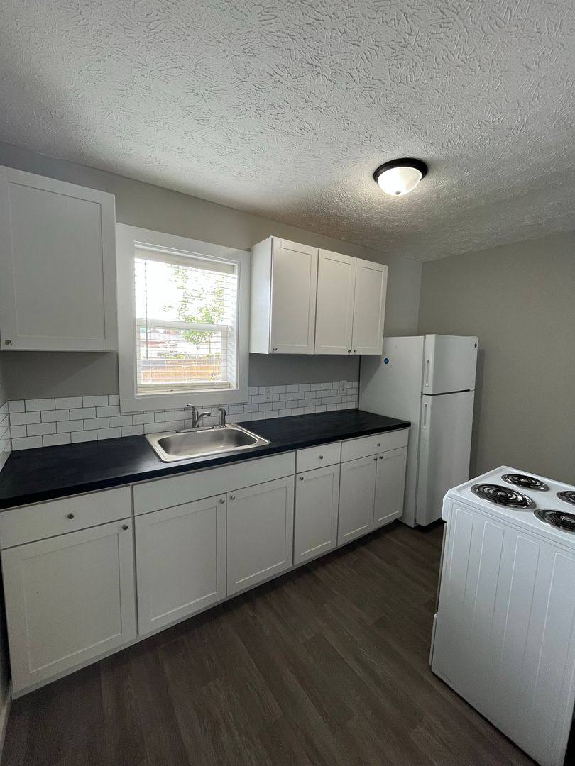 Apartment for rent at 15-17 5th St, Roseville, OH 43777