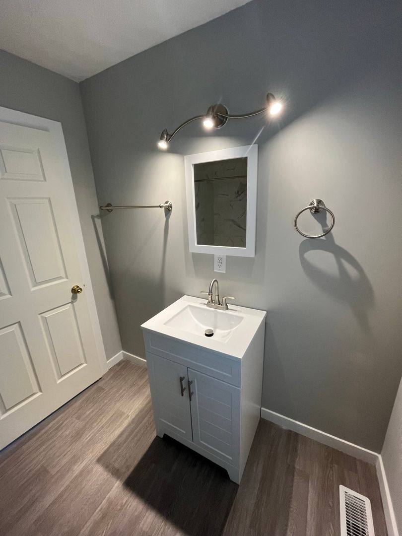 Apartment for rent at 15-17 5th St, Roseville, OH 43777