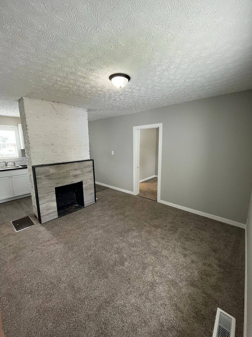 Apartment for rent at 15-17 5th St, Roseville, OH 43777