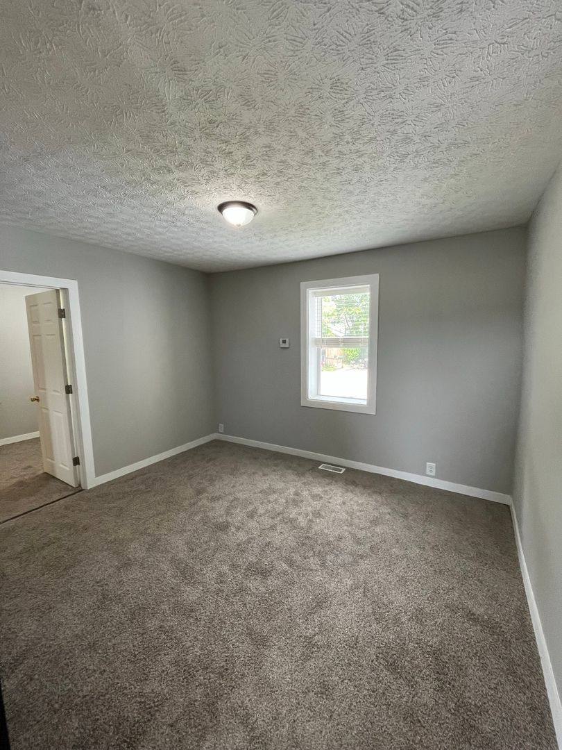 Apartment for rent at 15-17 5th St, Roseville, OH 43777