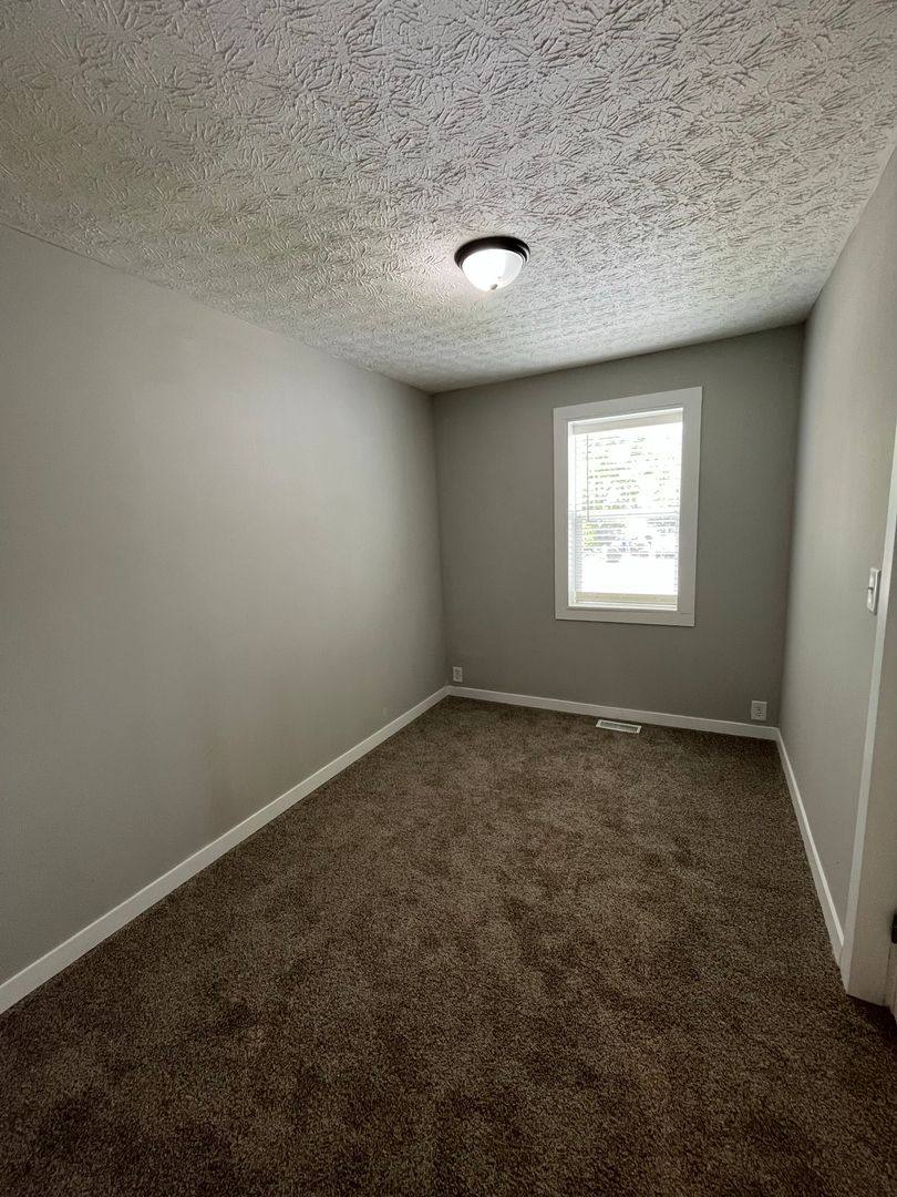 Apartment for rent at 15-17 5th St, Roseville, OH 43777