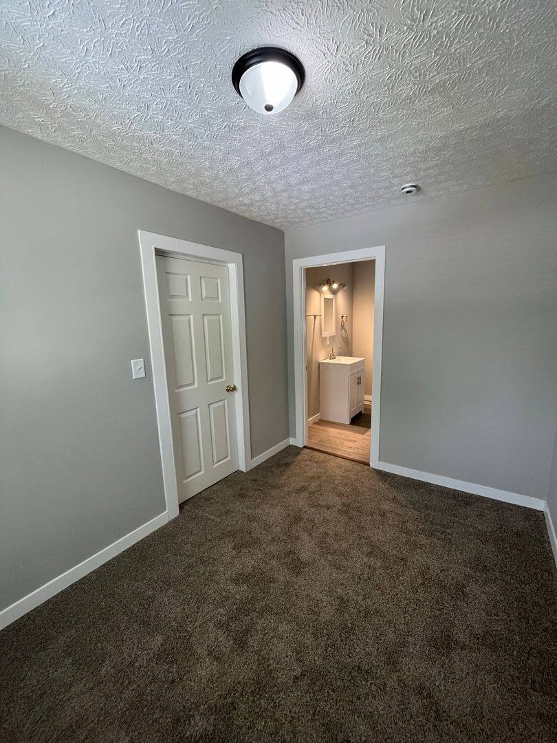 Apartment for rent at 15-17 5th St, Roseville, OH 43777