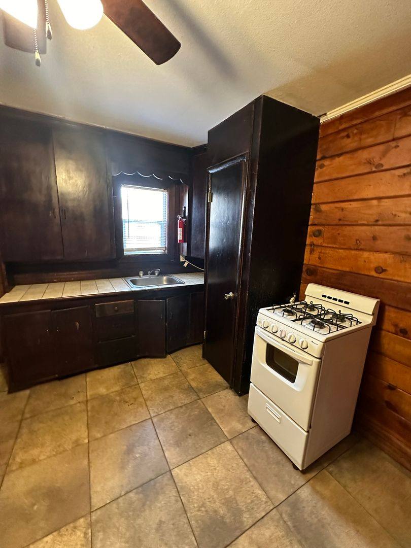 Apartment for rent at 703-705 Sheldon St, Clovis, NM 88101