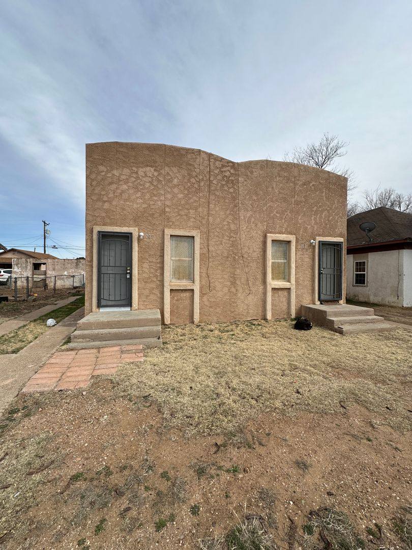 Apartment for rent at 703-705 Sheldon St, Clovis, NM 88101