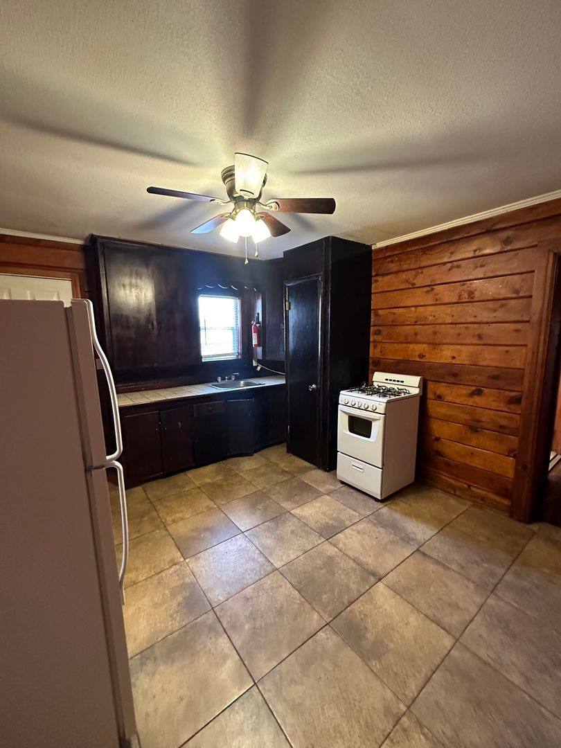 Apartment for rent at 703-705 Sheldon St, Clovis, NM 88101