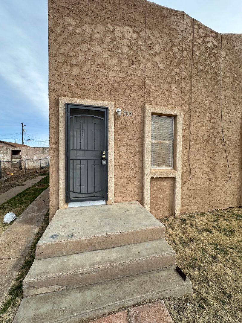 Apartment for rent at 703-705 Sheldon St, Clovis, NM 88101