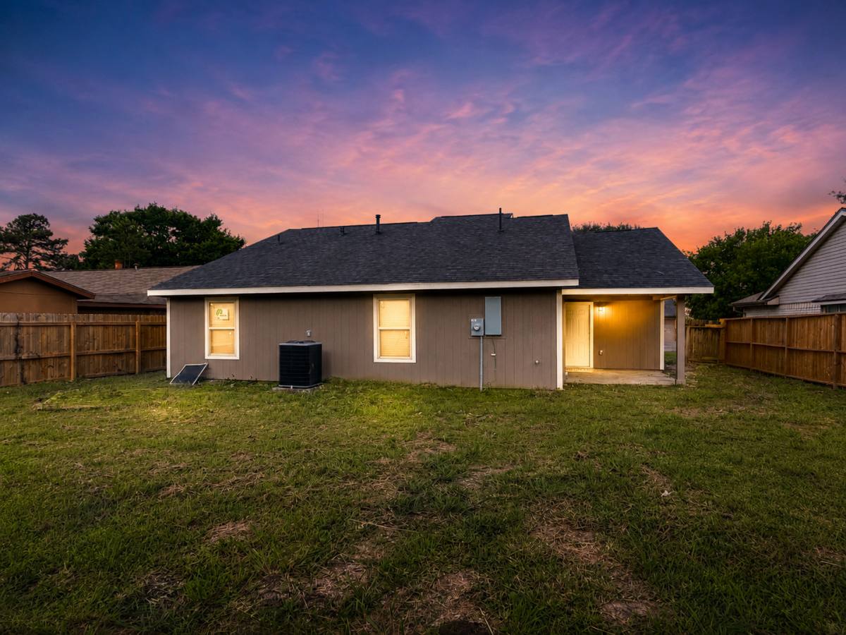 House for rent at 16603 Sentinel Dr, Houston, TX 77053