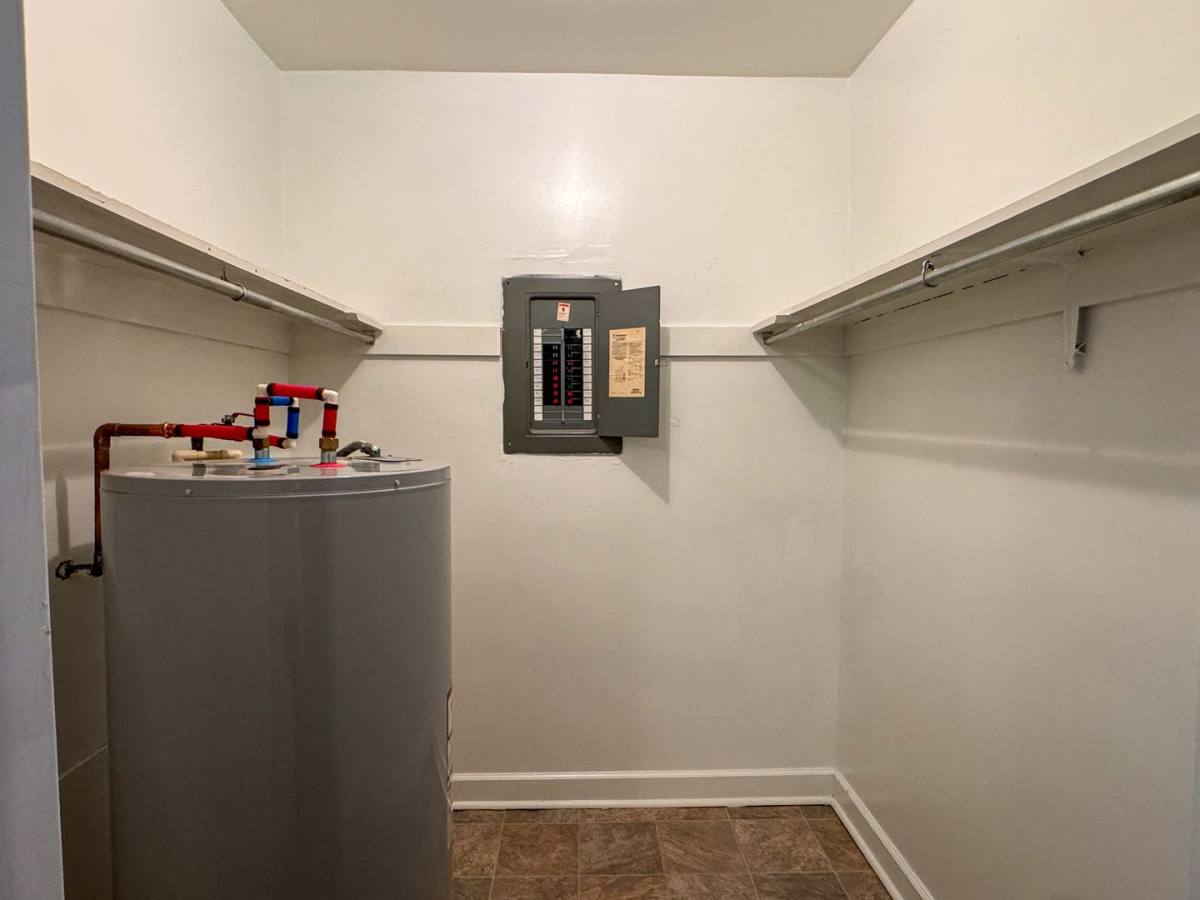Apartment for rent at 2004 W Broadway, Hopewell, VA 23860