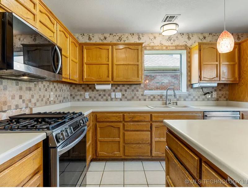 House for rent at 3220 N 3rd Place, Broken Arrow, OK 74012