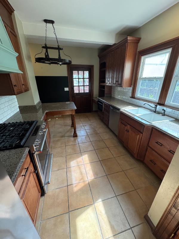 House for rent at 1212 10th St, Huntington, WV 25701