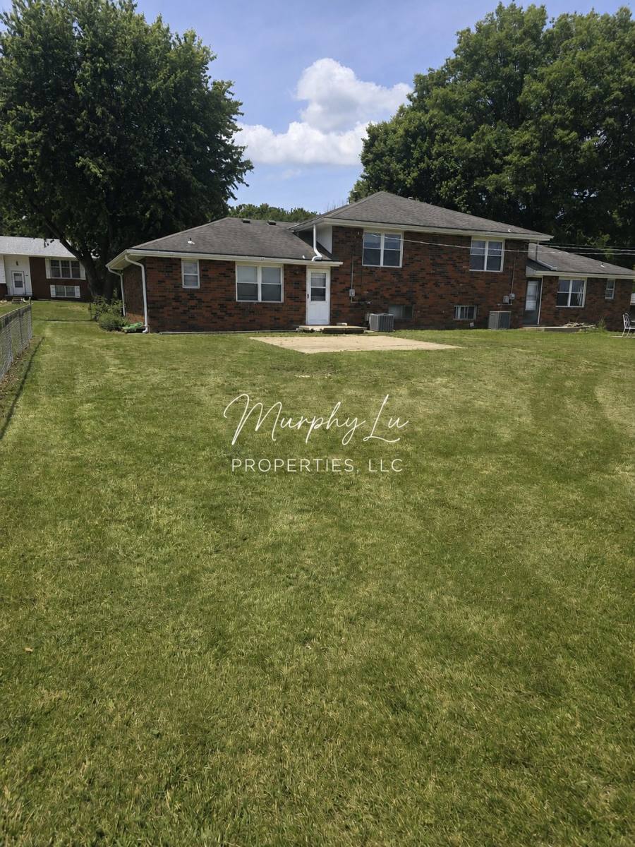Apartment for rent at 1601 Tamara Dr, Saint Joseph, MO 64506