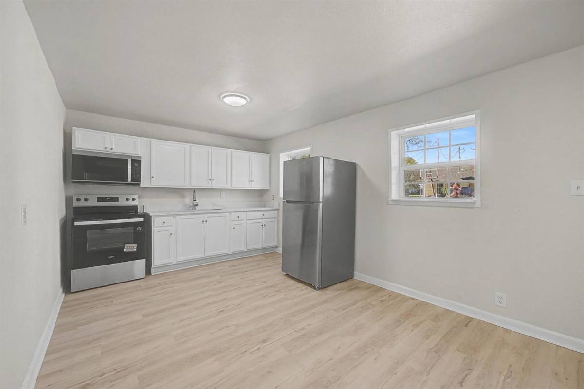 Apartment for rent at 9021 White Settlement Rd, Fort Worth, TX 76108