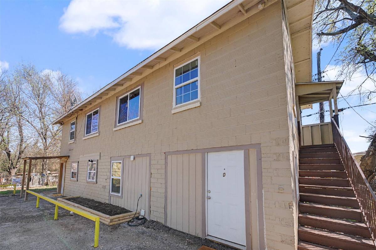Apartment for rent at 9021 White Settlement Rd, Fort Worth, TX 76108