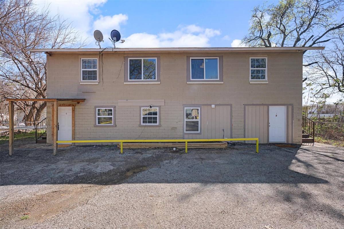 Apartment for rent at 9021 White Settlement Rd, Fort Worth, TX 76108