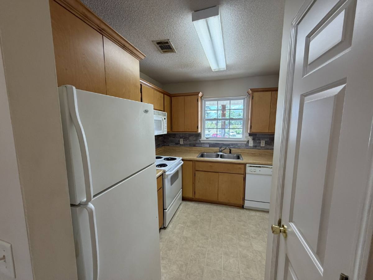 Apartment for rent at 101 Hall St, Hinesville, GA 31313