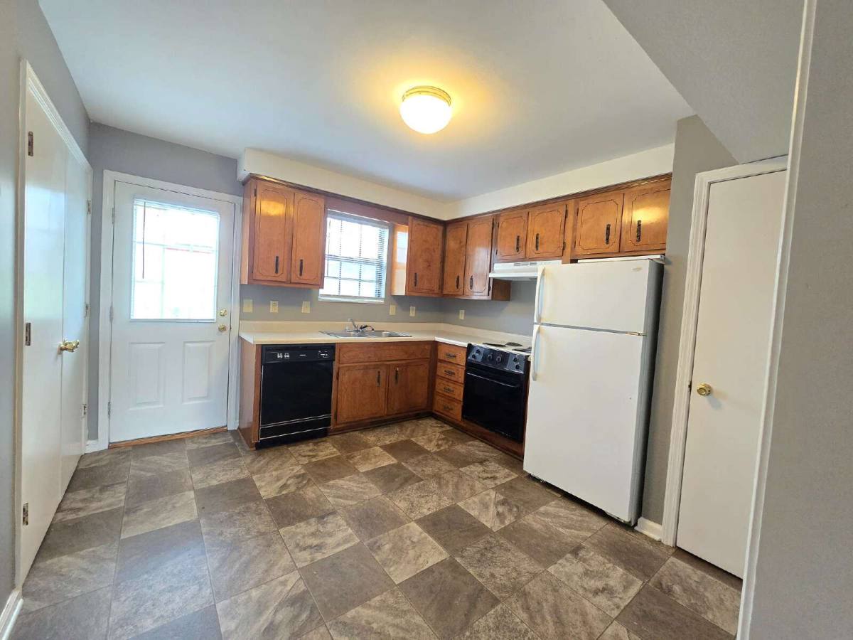 Townhouse for rent at 355-3 Peabody Dr, Clarksville, TN 37042