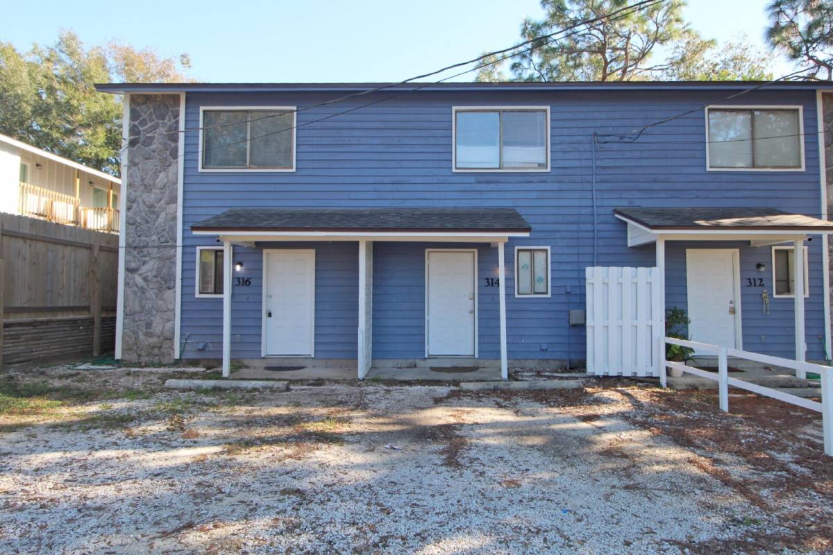 Townhouse for rent at 316 Teakwood Circle, Pensacola, FL 32506
