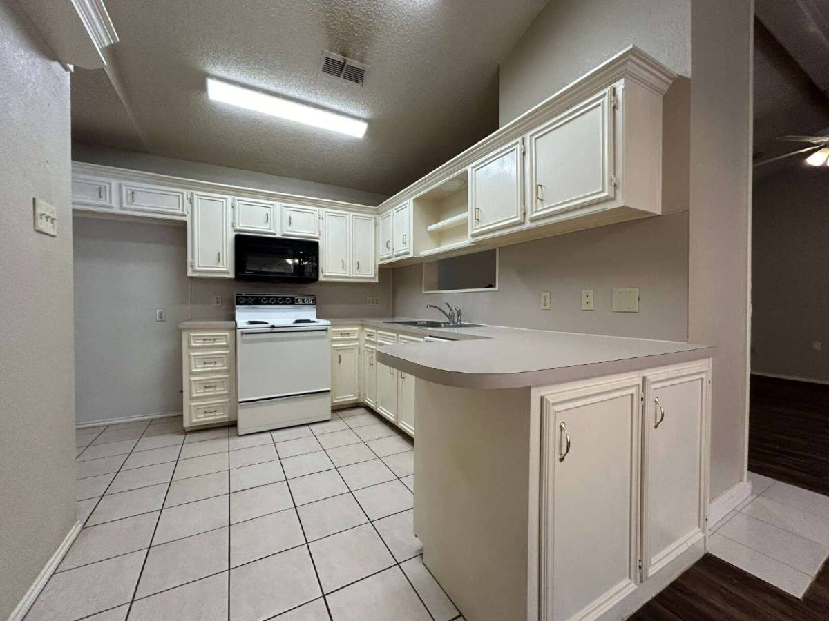Townhouse for rent at 6708 Frankford Ave, Lubbock, TX 79424