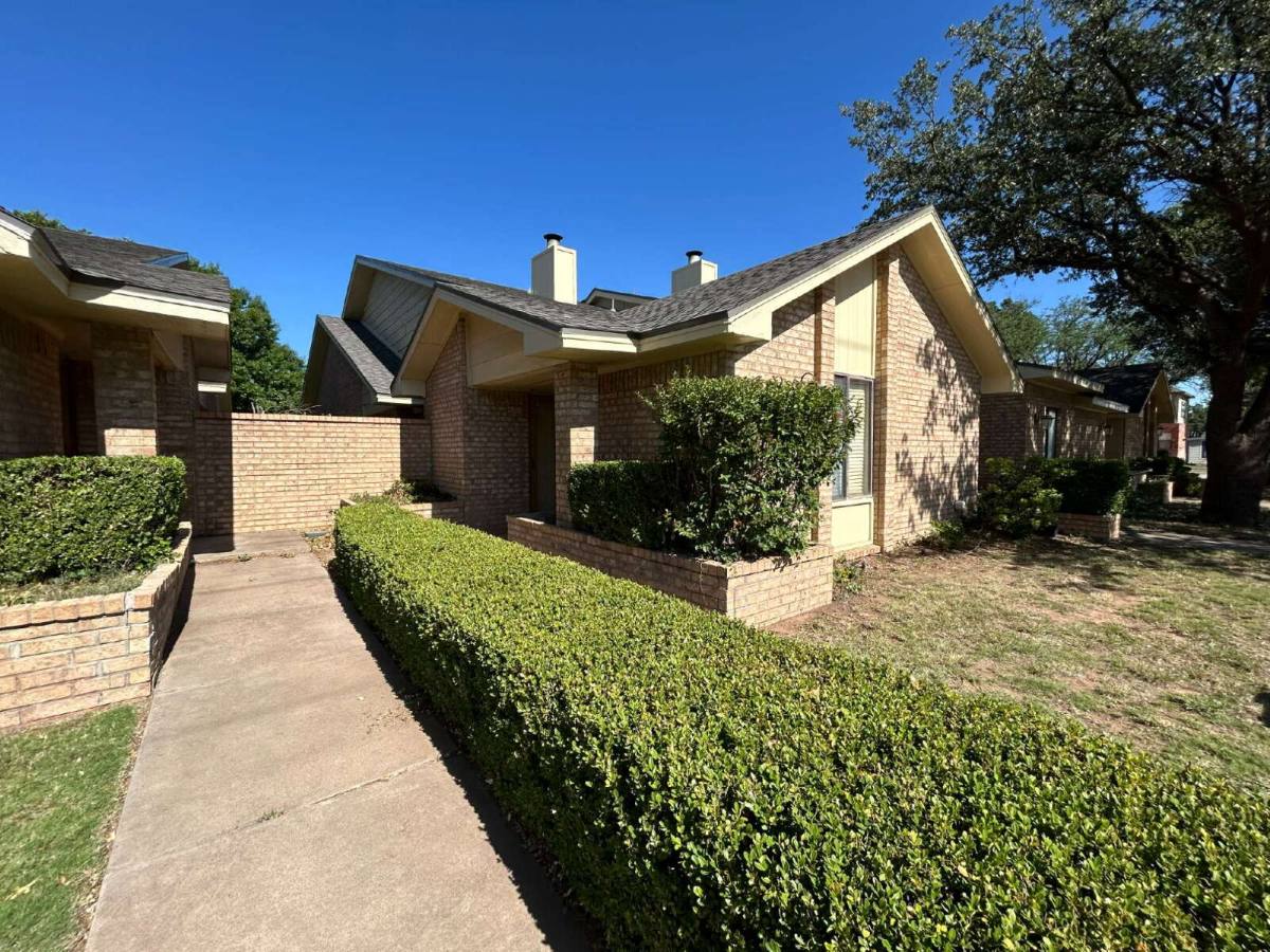 Townhouse for rent at 6708 Frankford Ave, Lubbock, TX 79424