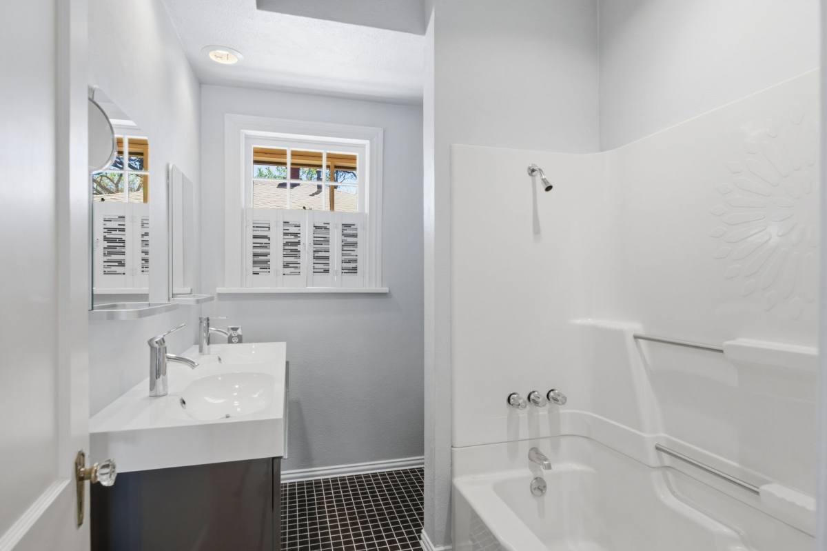 House for rent at 2516 Shirley Ave, Fort Worth, TX 76109