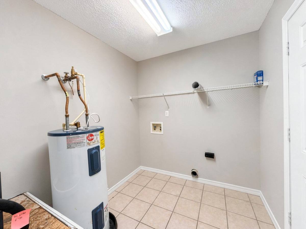 Townhouse for rent at 954 Scenic Oak Lane, Fort Walton Beach, FL 32547