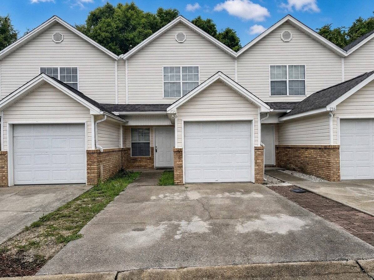 Townhouse for rent at 954 Scenic Oak Lane, Fort Walton Beach, FL 32547