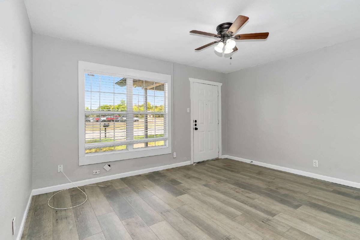 Townhouse for rent at 122 Ramsey St, Cleburne, TX 76031