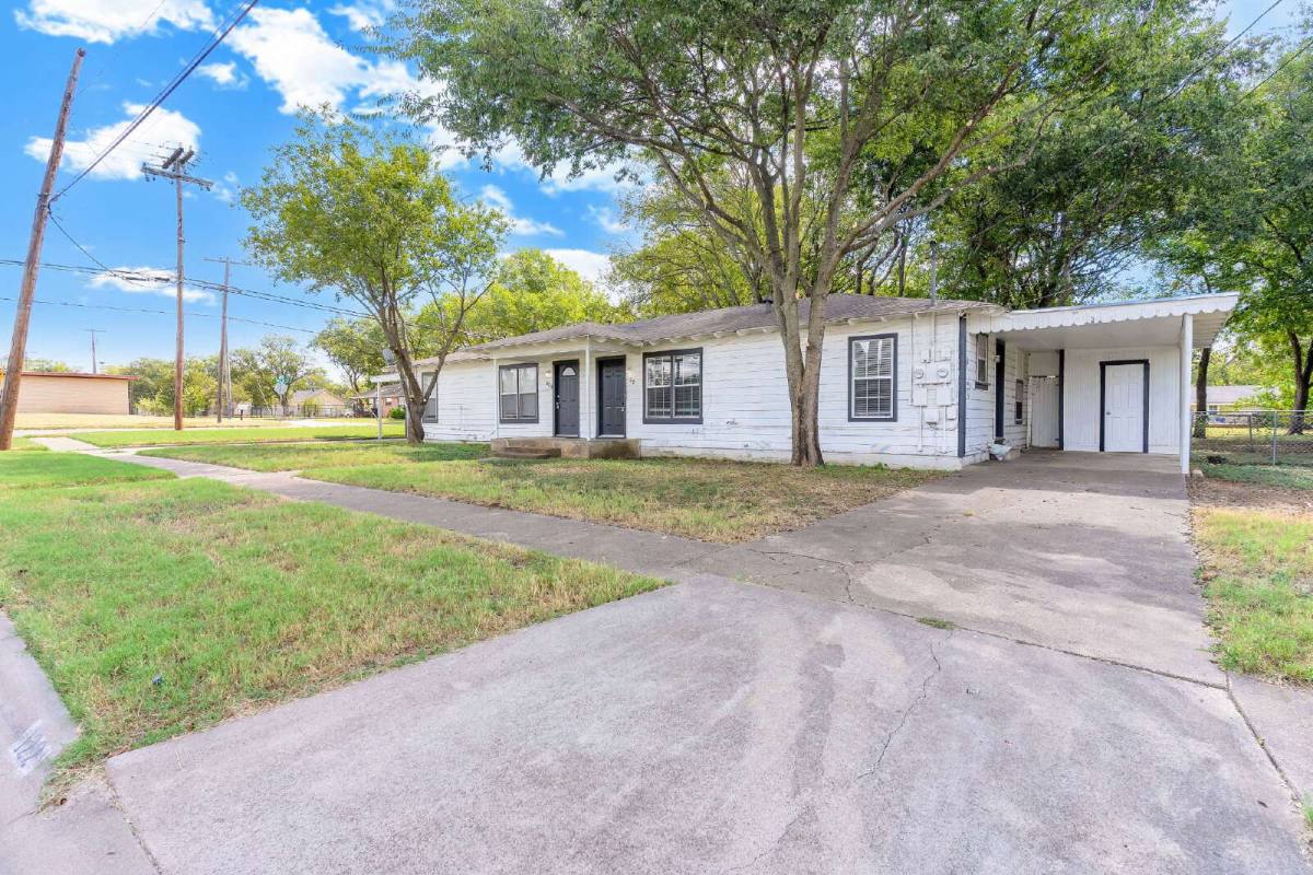 Townhouse for rent at 122 Ramsey St, Cleburne, TX 76031