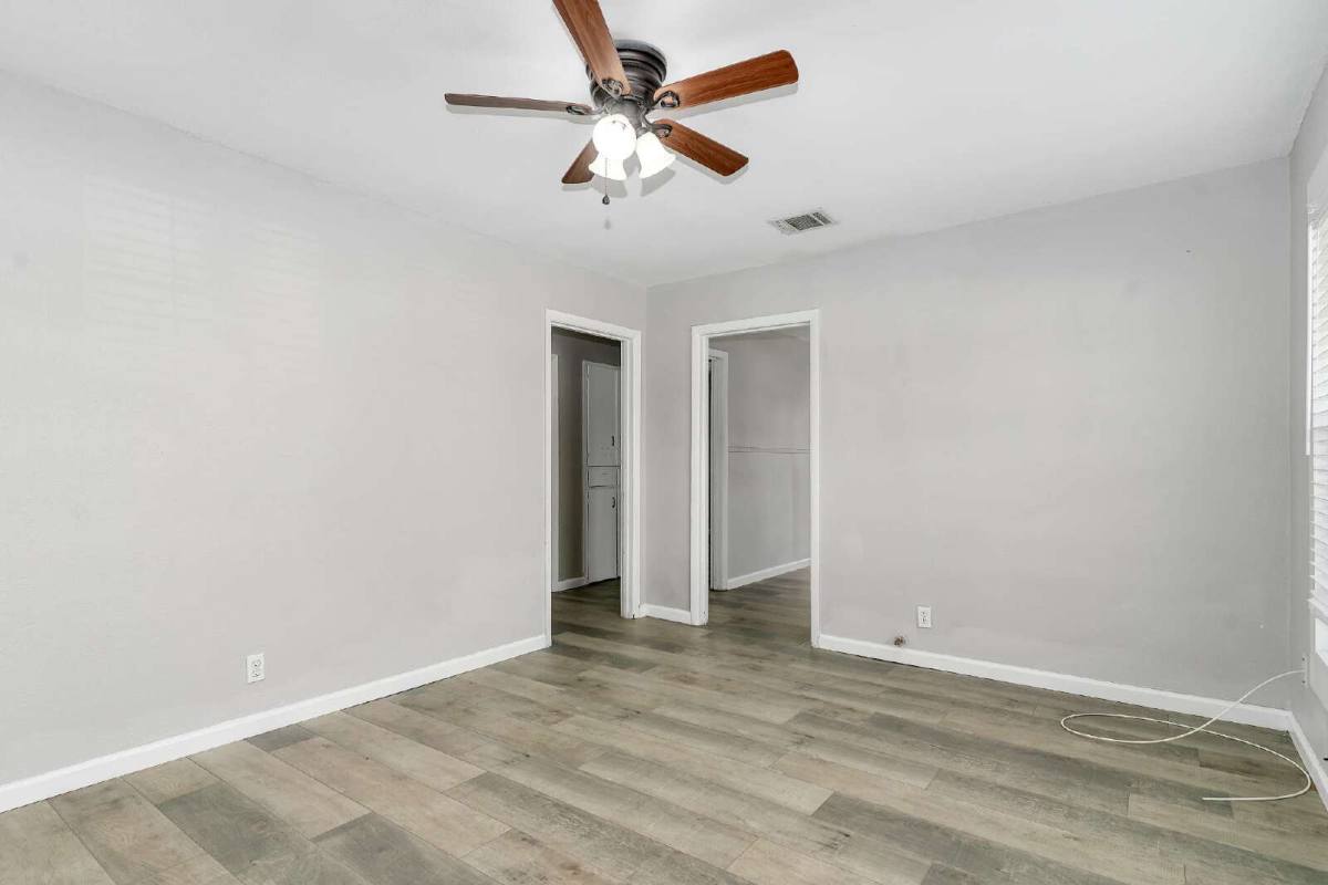 Townhouse for rent at 122 Ramsey St, Cleburne, TX 76031