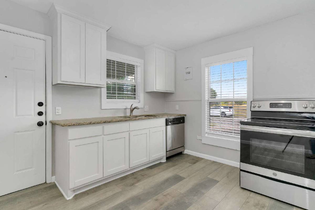 Townhouse for rent at 122 Ramsey St, Cleburne, TX 76031