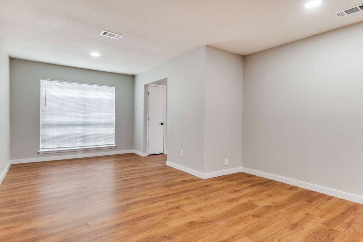 House for rent at 614 Brian Dr, Grand Prairie, TX 75052