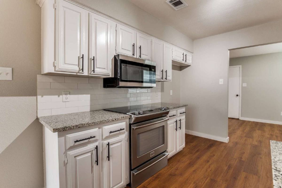 House for rent at 614 Brian Dr, Grand Prairie, TX 75052
