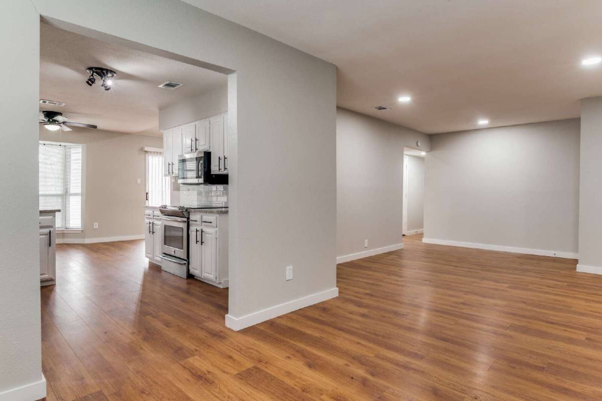 House for rent at 614 Brian Dr, Grand Prairie, TX 75052