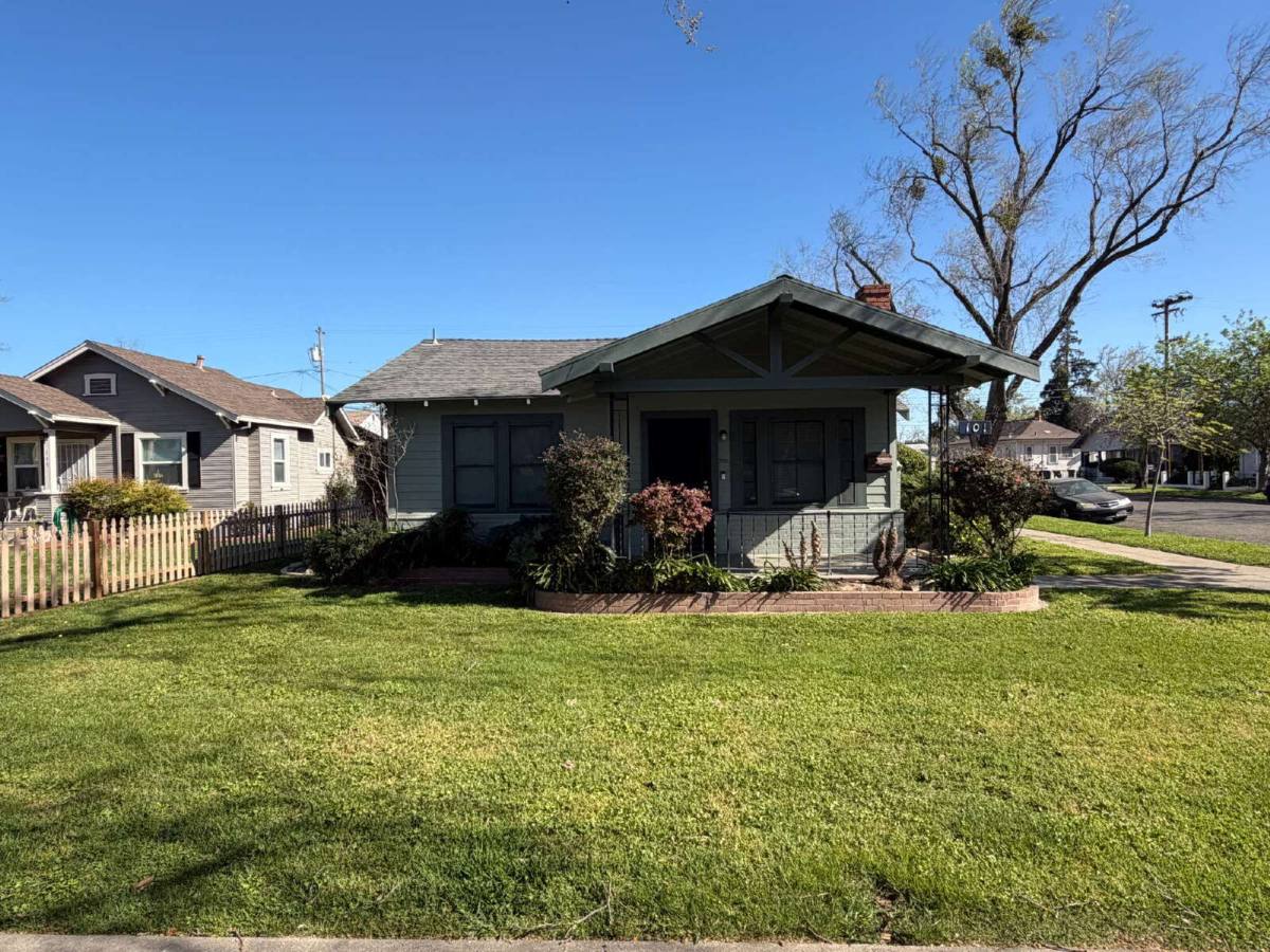 House for rent at 101 W 18th St, Merced, CA 95340